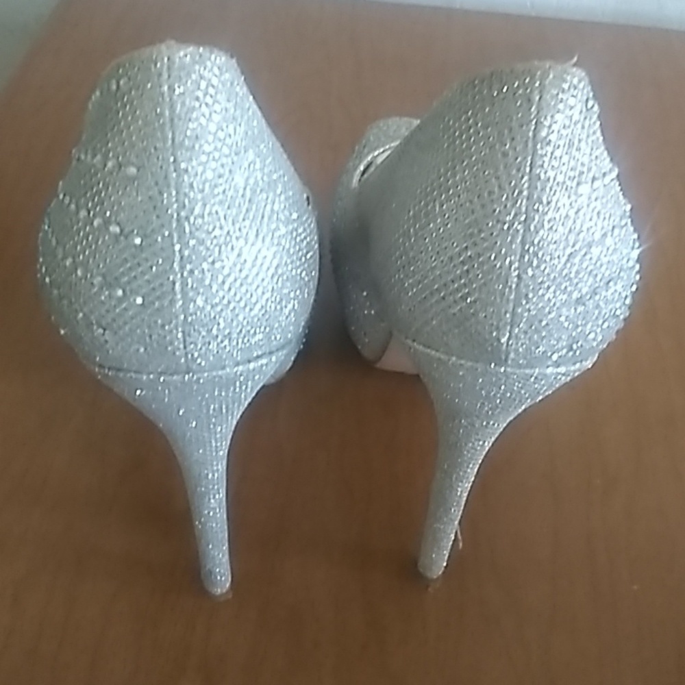 Heels - Picture 3 of 3